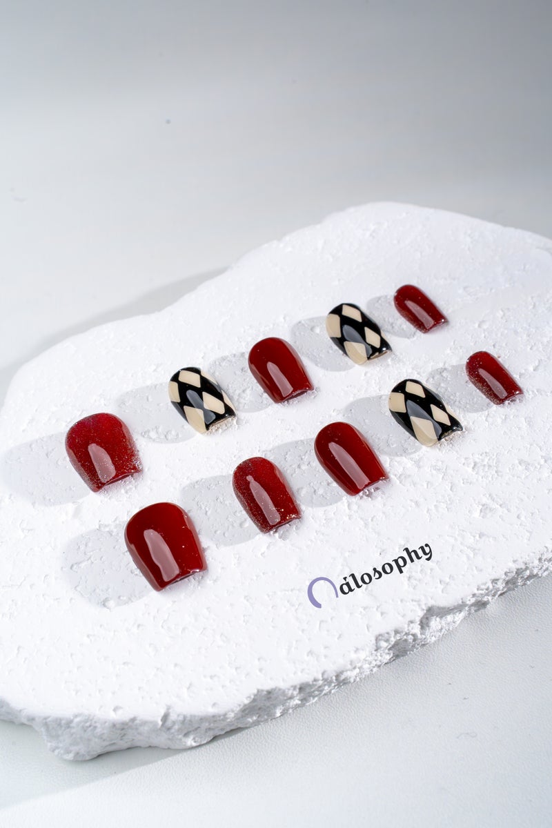 Nailosophy أظافر جل مضغوطة يدوية الصنع بلون النبيذ الأحمر العتيق | شكل مربع - Image 1